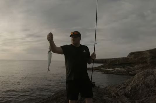 Spinning For Mackerel Off The Rocks!